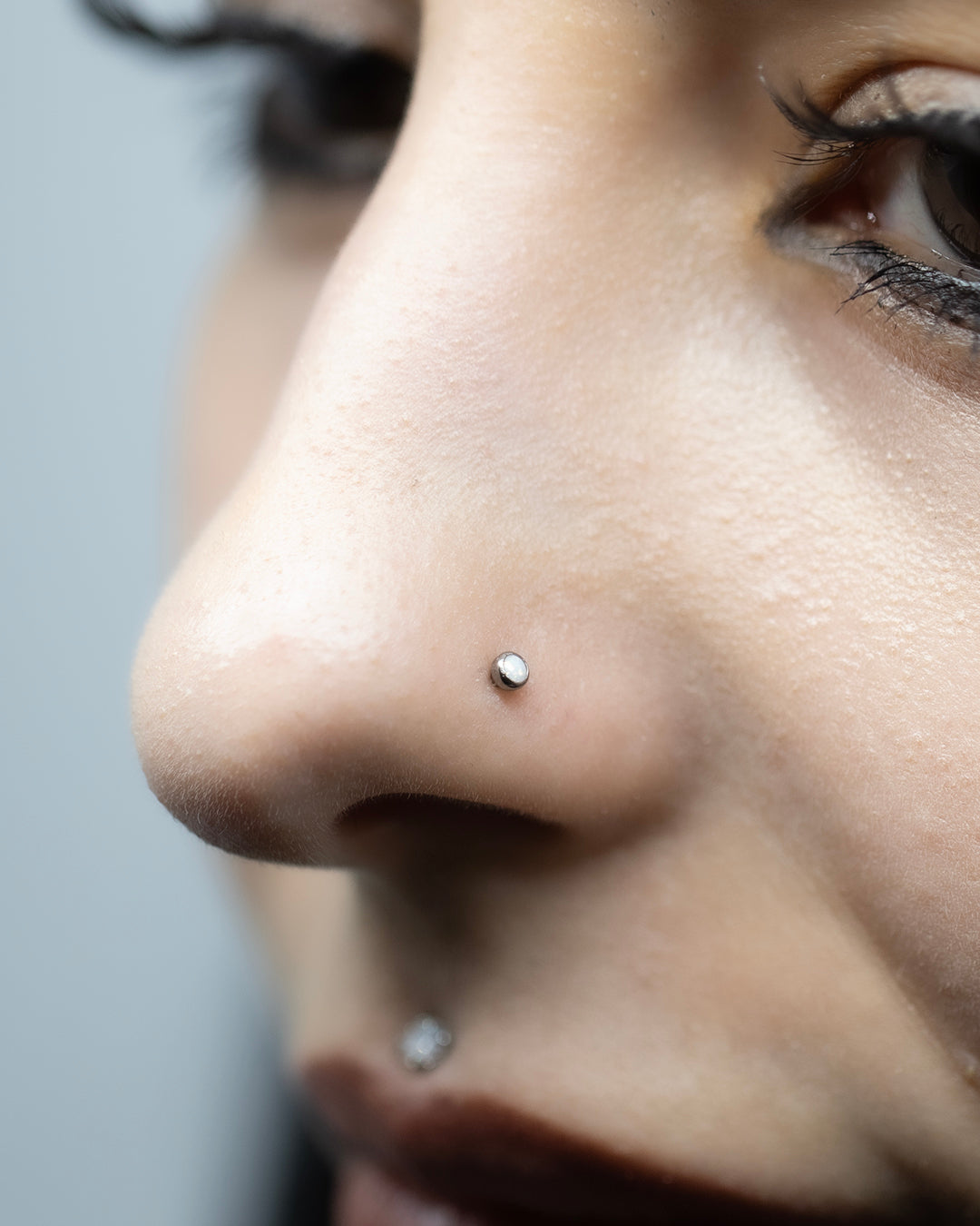 18G Nose Stud | Titanium White Opal Curved Nosestud