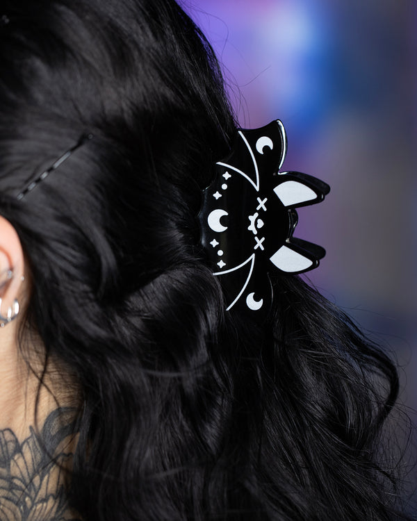 Cartoon Bat Blk/Wht Hair Clip