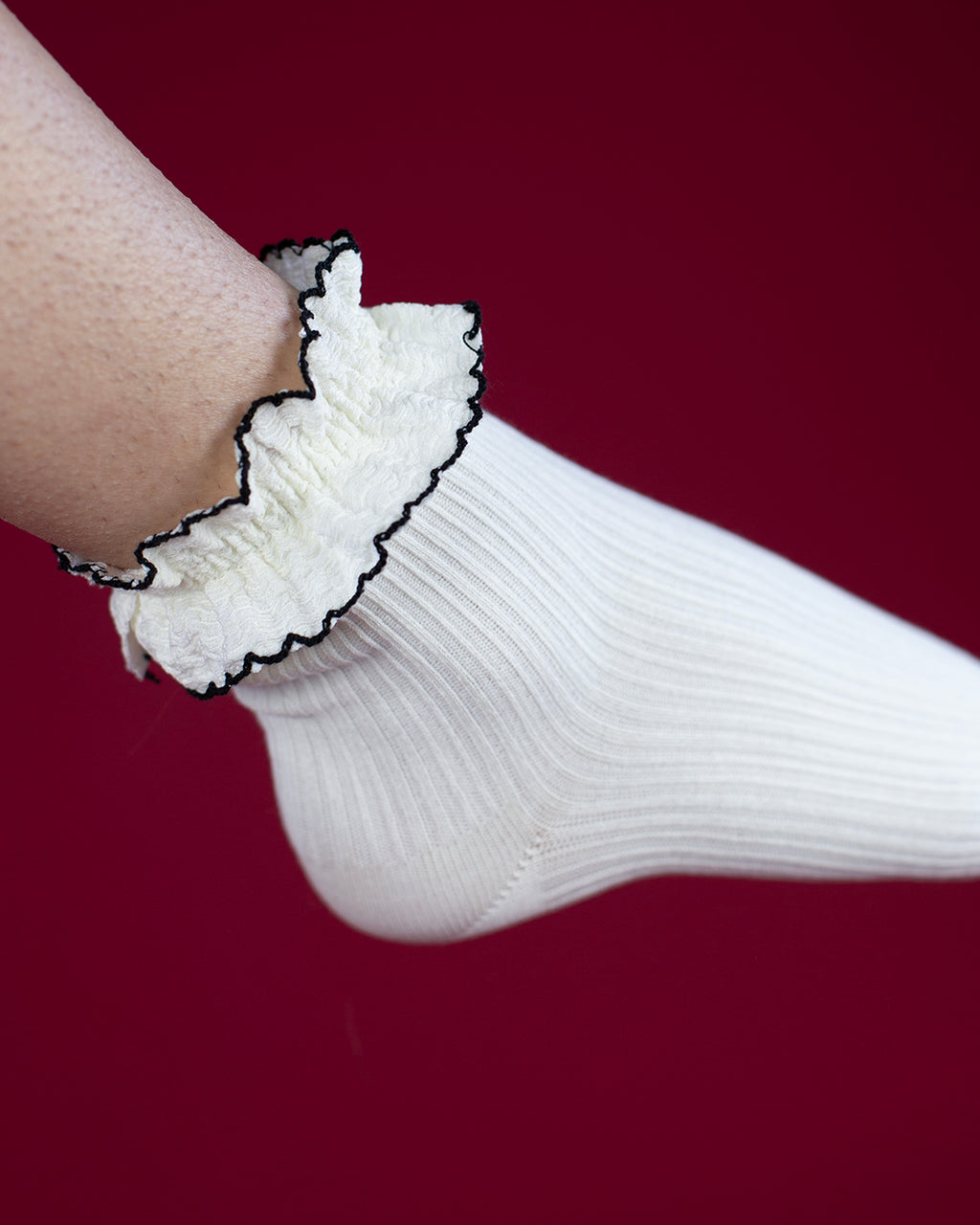 Sweet Vengeance Frill Ankle Socks