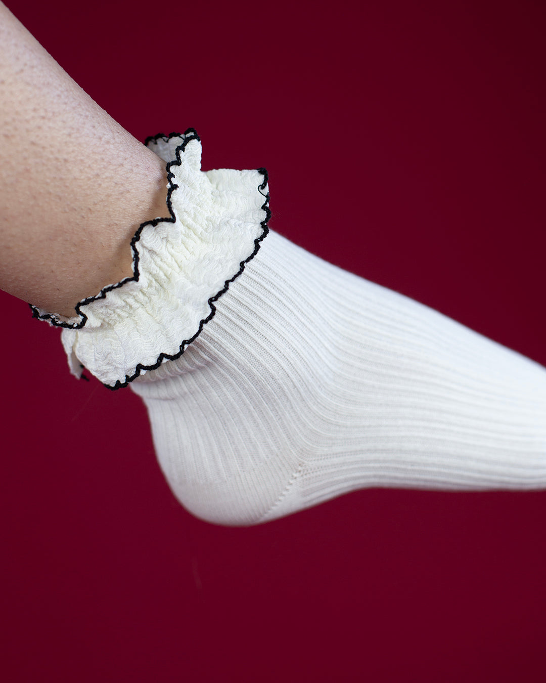 Sweet Vengeance Frill Ankle Socks