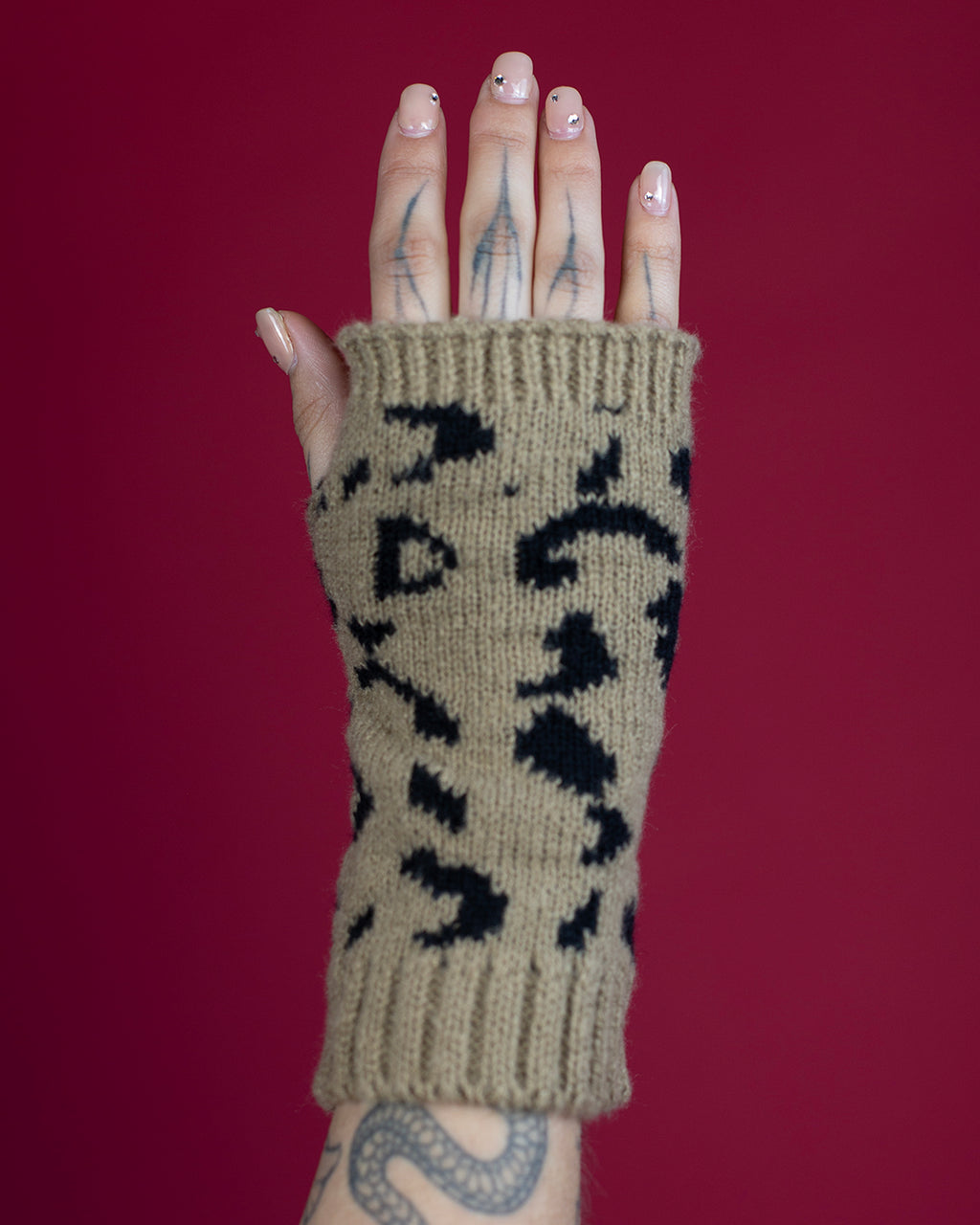 Sweet Vengeance Fingerless Mittens – Animal Print Tan/Black