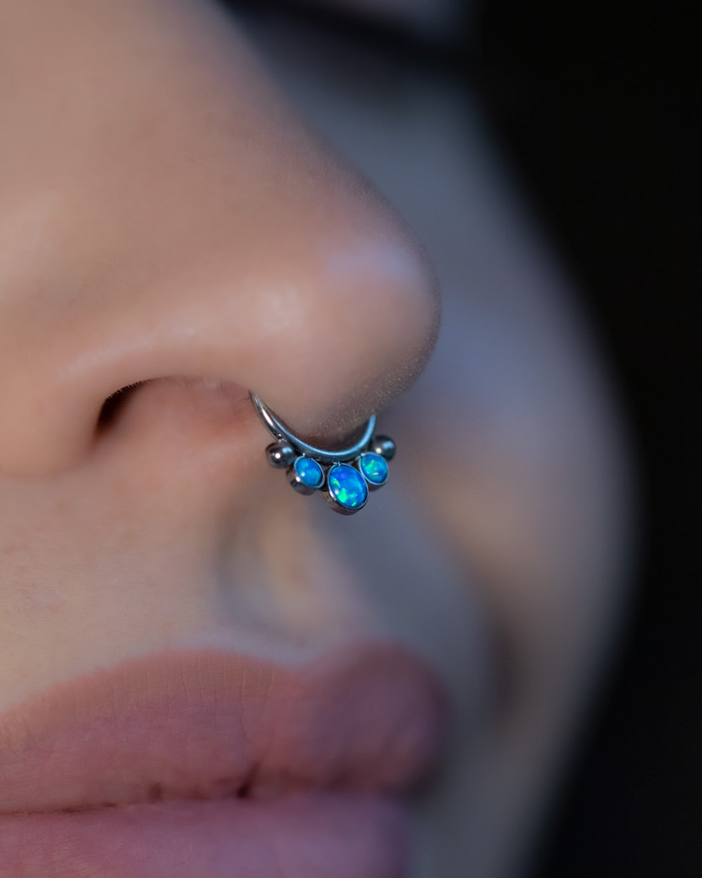 Titanium Hinged Ring W Blue Opal
