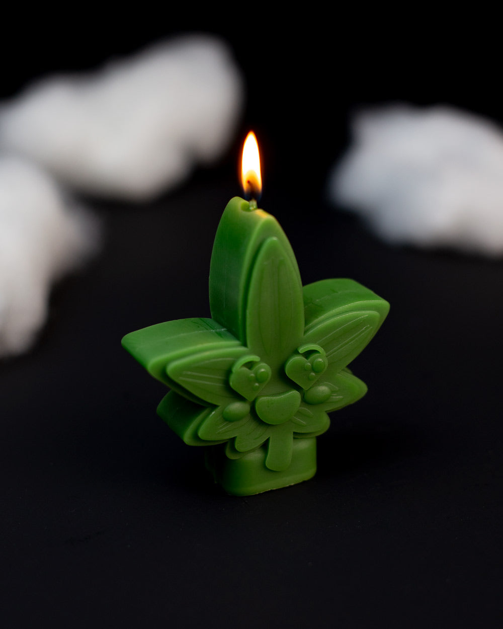 Mrs Cute Leaf Candle